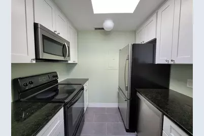 218 Thorndike St #301, Cambridge, MA 02141 - Photo 4