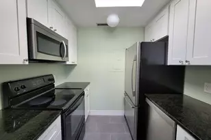 218 Thorndike St, Cambridge, MA 02141 - Photo 4