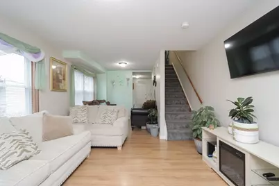 70-72 Manhattan St, Springfield, MA 01109 - Photo 6