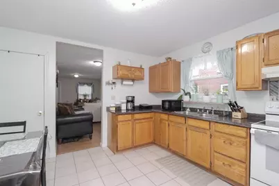 70-72 Manhattan St, Springfield, MA 01109 - Photo 10