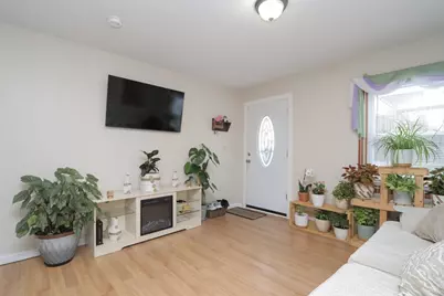 70-72 Manhattan St, Springfield, MA 01109 - Photo 4