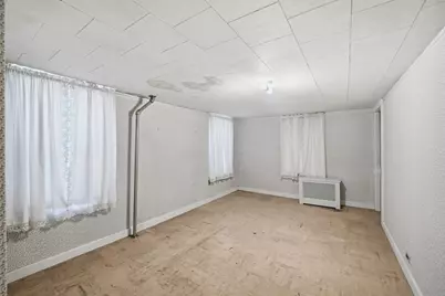 35 Dublin St, Chicopee, MA 01013 - Photo 18