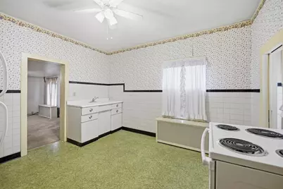 35 Dublin St, Chicopee, MA 01013 - Photo 8