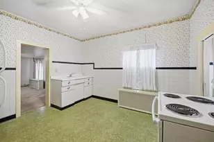 35 Dublin St, Chicopee, MA 01013 - Photo 8