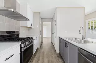 460 Collins St, Attleboro, MA 02703 - Photo 10