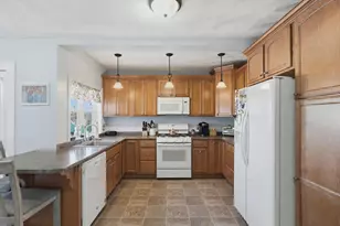 36 King St, Groveland, MA 01834 - Photo 4