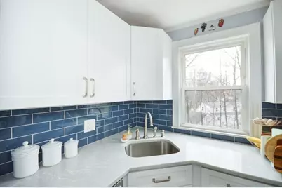 3 Hunnewell St, Melrose, MA 02176 - Photo 8