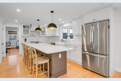 17 Wakefield St, Reading, MA 01867 - Photo 8