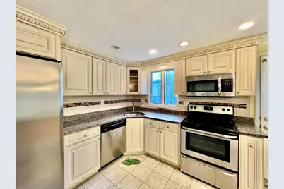 7-9 Stephanie Circle #7, Woburn, MA 01801 - Photo 4