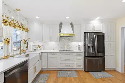 17 Cunniff Ave, Milford, MA 01757 - Photo 4