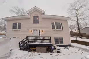 24 1st St, Amesbury, MA 01913 - Photo 2