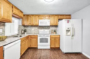 63 Lawton St, Springfield, MA 01109 - Photo 10