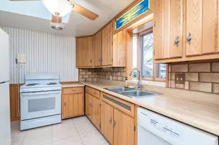 17 Randall St, Chicopee, MA 01013 - Photo 10