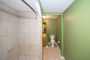 1025 Mechanic St, Leominster, MA 01453 - Photo 4