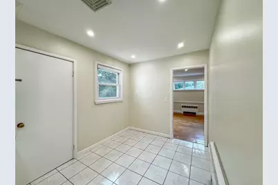 92 Woodcliff Rd, Brookline, MA 02467 - Photo 8