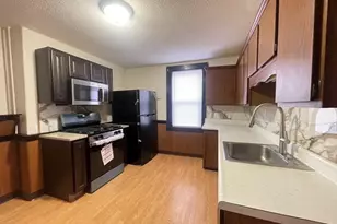 27 Wilcox St, Springfield, MA 01105 - Photo 2