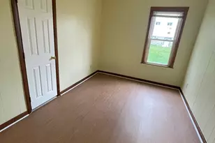 33 Nashua St, Fall River, MA 02721 - Photo 2