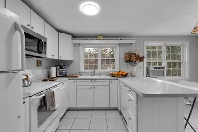 116 Franklin Ter, Tisbury, MA 02568 - Photo 8