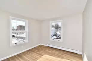 72 Center St, Holyoke, MA 01040 - Photo 8