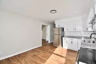 72 Center St, Holyoke, MA 01040 - Photo 4