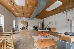 35 Lower Grape St, Chicopee, MA 01013 - Photo 10