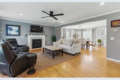 8 Happy Acres Lane, East Longmeadow, MA 01028 - Photo 2