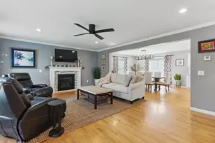 8 Happy Acres Ln, East Longmeadow, MA 01028 - Photo 2