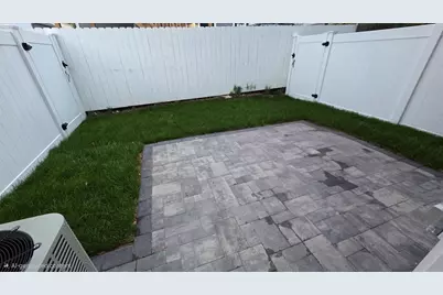 217 Earle St #2, Fall River, MA 02723 - Photo 24