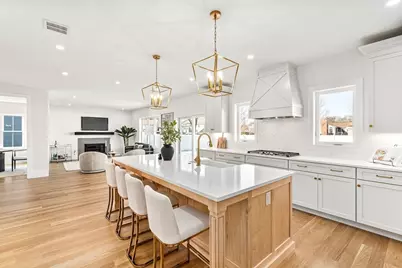 8 Callahan Drive, Woburn, MA 01801 - Photo 2