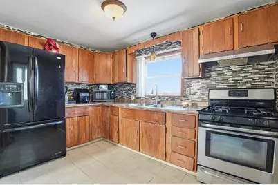 364 Tecumseh Street, Fall River, MA 02721 - Photo 6