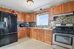 364 Tecumseh St, Fall River, MA 02721 - Photo 6