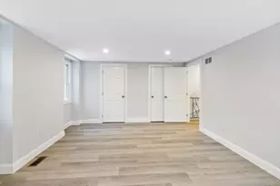 27 Village St, Marblehead, MA 01945 - Photo 12