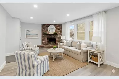 27 Village St #1, Marblehead, MA 01945 - Photo 8