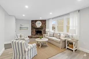 27 Village St, Marblehead, MA 01945 - Photo 8