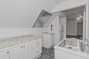 26 Huntington St, Springfield, MA 01107 - Photo 6