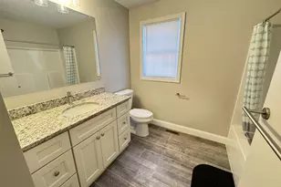 2 1/2 Vernon St, Holyoke, MA 01040 - Photo 4