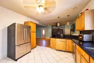 355 Peckham St, Fall River, MA 02724 - Photo 14