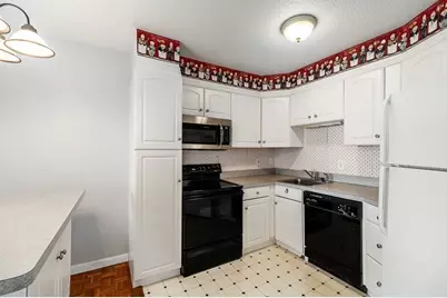 300 Lynn Shore Dr #711, Lynn, MA 01902 - Photo 16