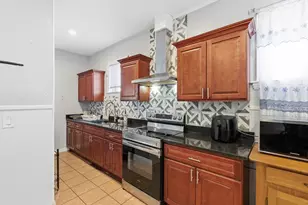 35 Algonquin St, Boston, MA 02124 - Photo 10