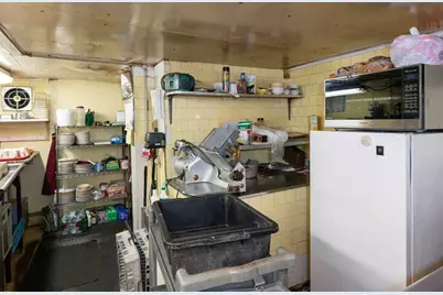 145 Dutton St, Lowell, MA 01852 - Photo 18