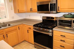 38 Georgetown Dr, Nashua, NH 03062 - Photo 6