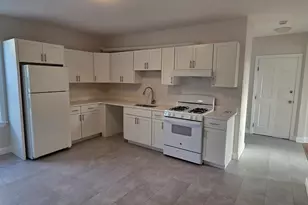 25 Bennett St, Beverly, MA 01915 - Photo 2