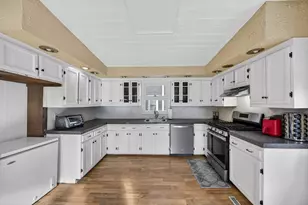 499 Hanover St, Fall River, MA 02720 - Photo 16