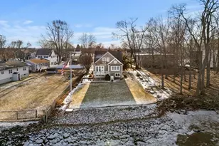 30R Harbor St, Danvers, MA 01923 - Photo 6