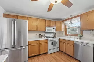25 Greenhalge St, Tewksbury, MA 01876 - Photo 6