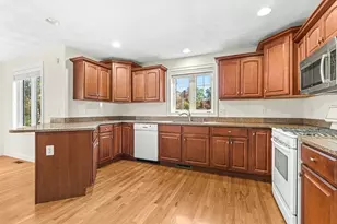 109 Meadow Creek Dr, Dracut, MA 01826 - Photo 14