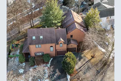 16 Carthay Cir #16, Newton, MA 02461 - Photo 1