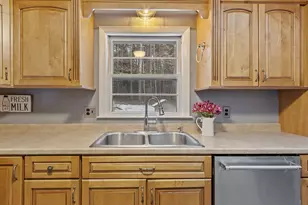 127 Brookline St, Pepperell, MA 01463 - Photo 6