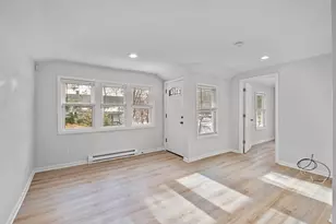 93 Sweetwater St, Saugus, MA 01906 - Photo 4