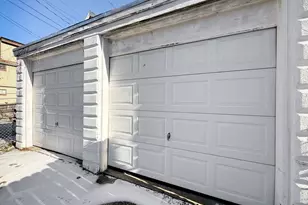 11 Round Hill St, Boston, MA 02130 - Photo 2